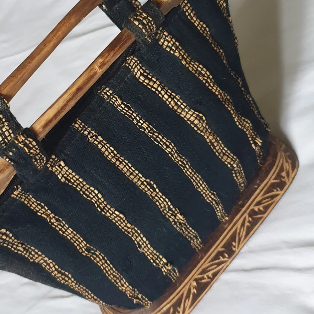 Wood handle/base hand bag - Picture 2 of 5